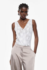 Load image into Gallery viewer, Body with floral print and v-neck

