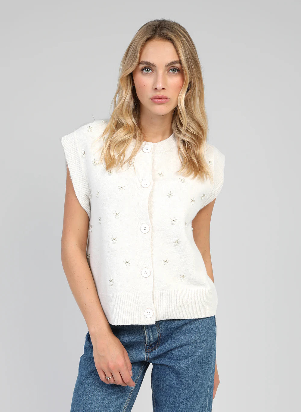 Sleeveless Knit Cardigan with Pearl Embroidery